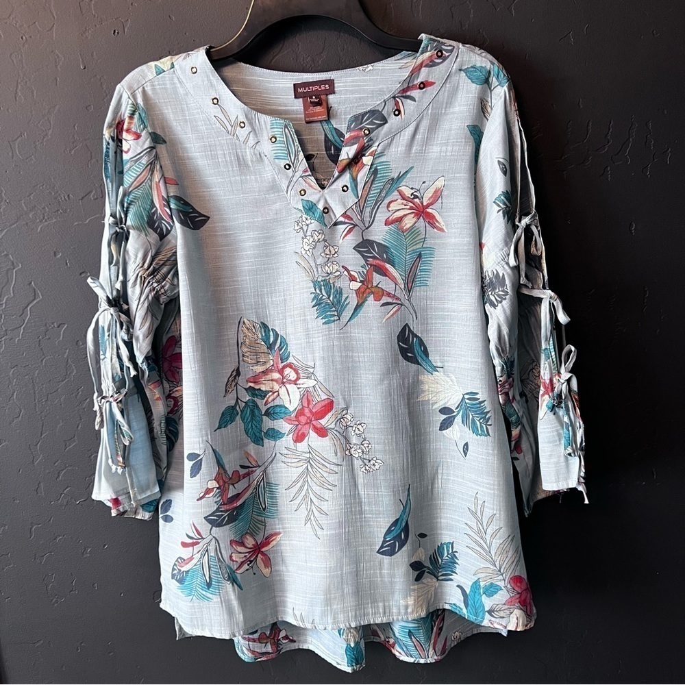 Multiples Women blouse Size: S Color: light blue/ floral side slit, tie sleeves